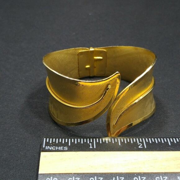 Vintage Hinged Clamper Cuff Bracelet, Gold Plated, Unsigned, Wrapped Leaf Design - Picture 6 of 9